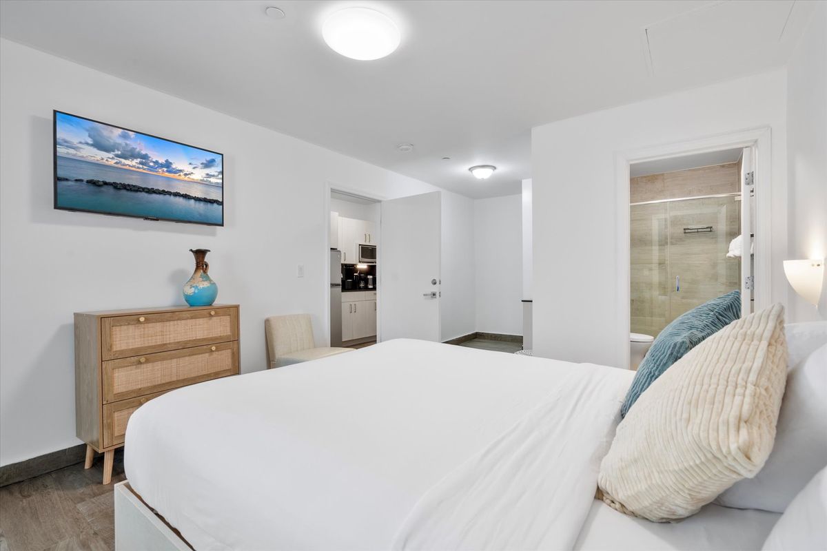 King room, second unit