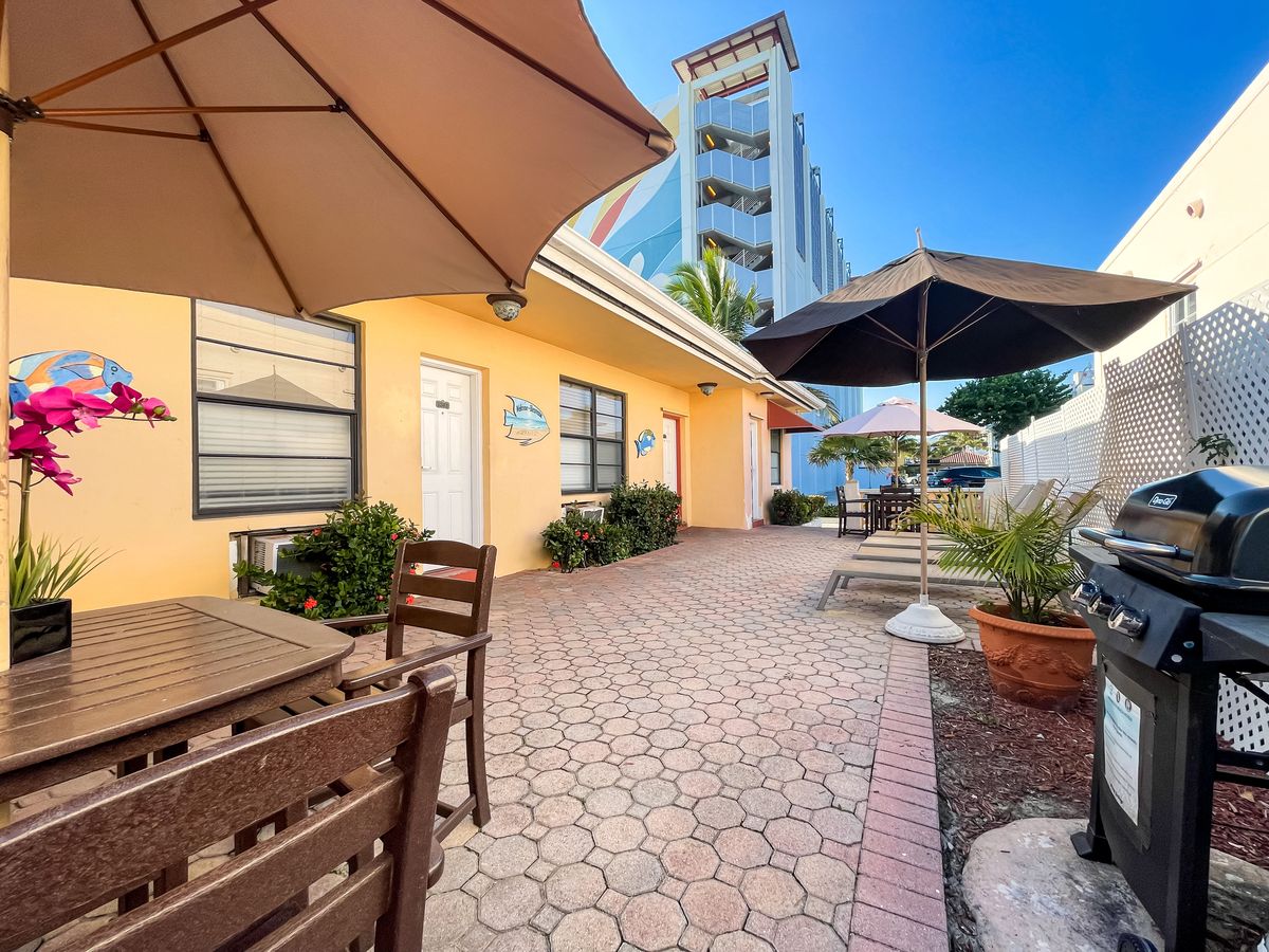 The courtyard and grill