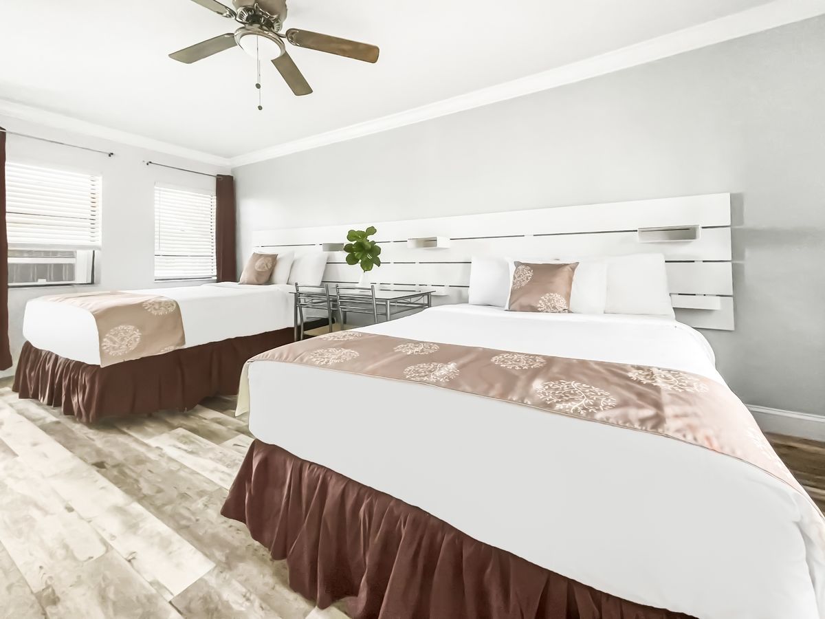 Two-bed room, from the door