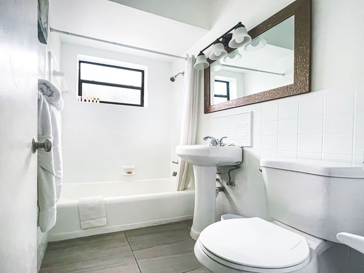 Bathroom, second unit