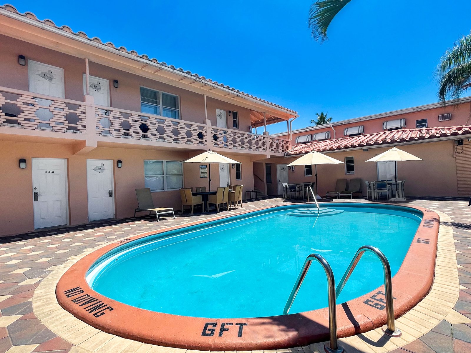 The Swan pool at Hollywood Beach Hotels